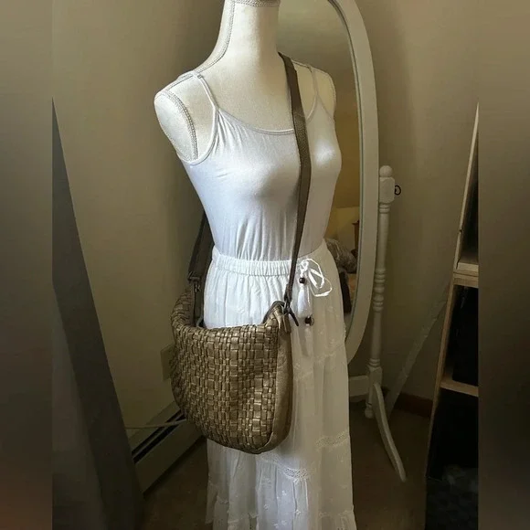 Vilenca Holland Genuine Leather Sage Green Crossbody Bag - Picture 4 of 13